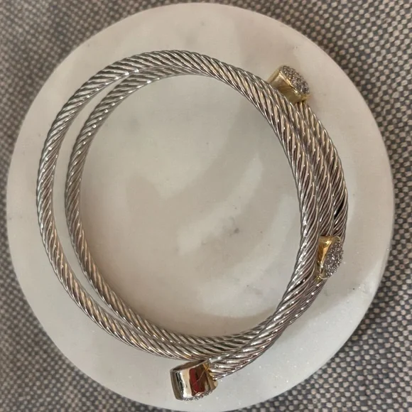 Elegant Silver and Gold Cable Bracelet - Picture 4 of 4